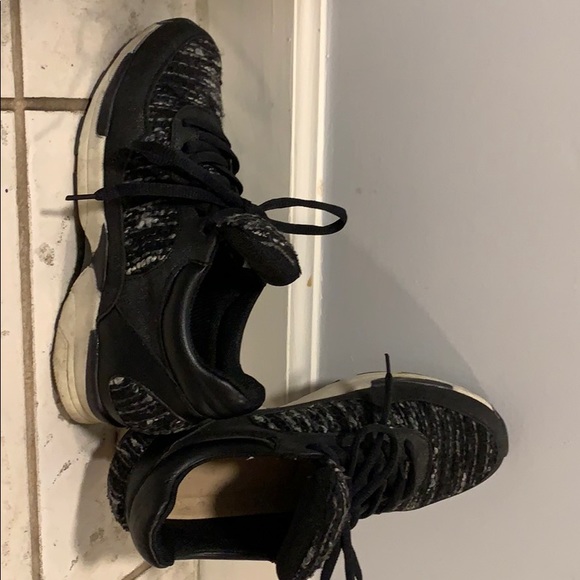 Sneakers - Picture 2 of 3